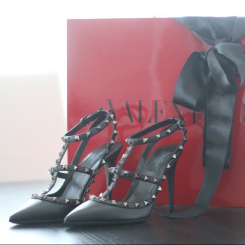 Valentino Rockstud pump